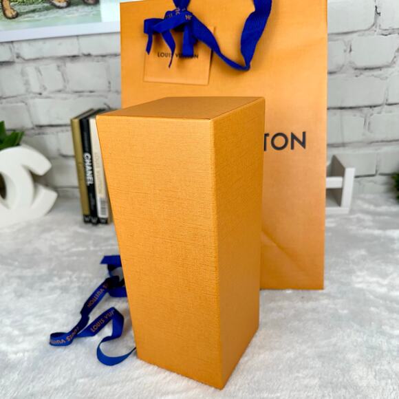 Louis Vuitton Box, tissue paper, Shopping Bag, gift note card tag and ribbon set - Picture 5 of 12